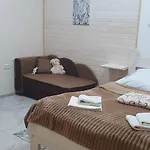 три горішки *