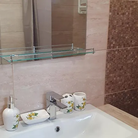 три горішки *