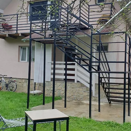 три горішки Apartment Jaremtsche